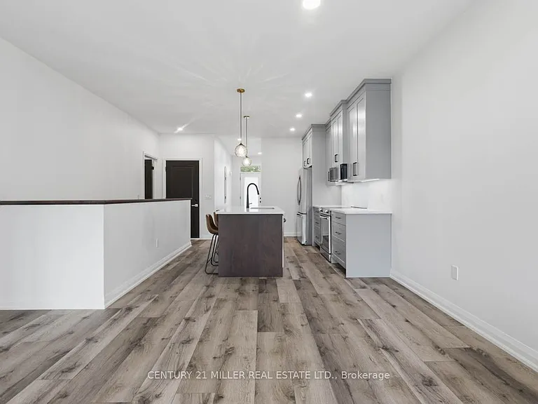 362 Wellington St E — Photo 8