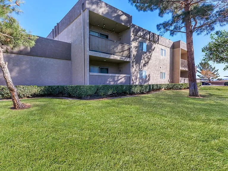 Sunset View Apartments — Photo 5