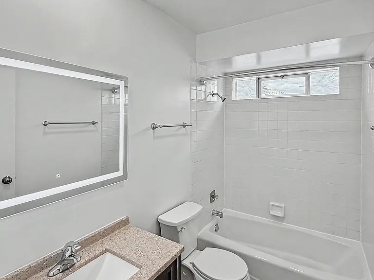 1110 Chalet Dr #301 — Photo 7