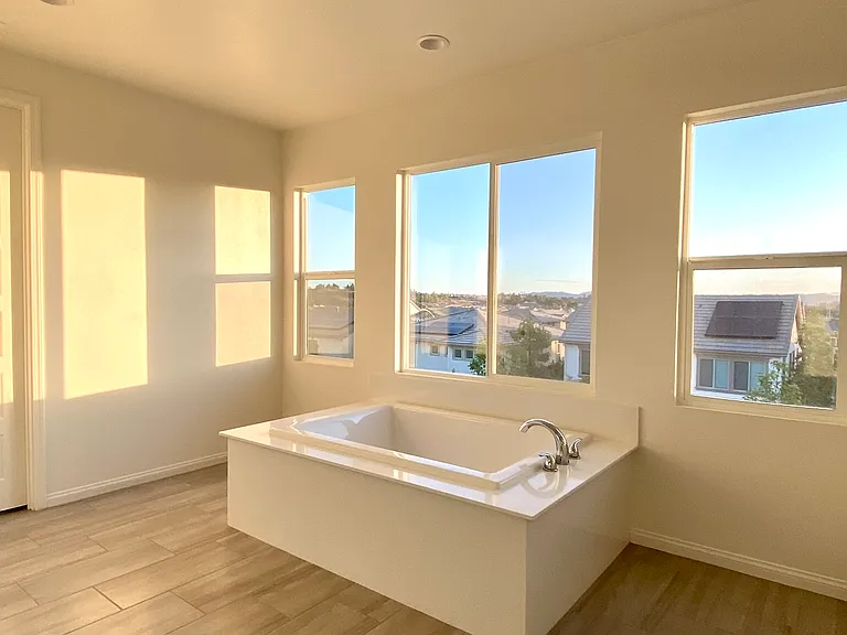 39549 Clare St — Photo 11