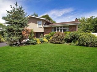 29 Village Dr, Jericho, NY 11753