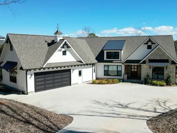 359 Stardust Ln, Seneca, SC 29672