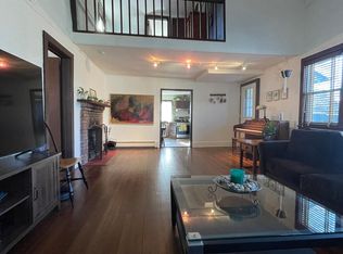12 Frog Ln, Oakdale, NY 11769