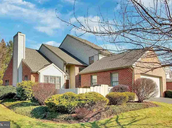 9 Cambridge Dr, Hershey, PA 17033