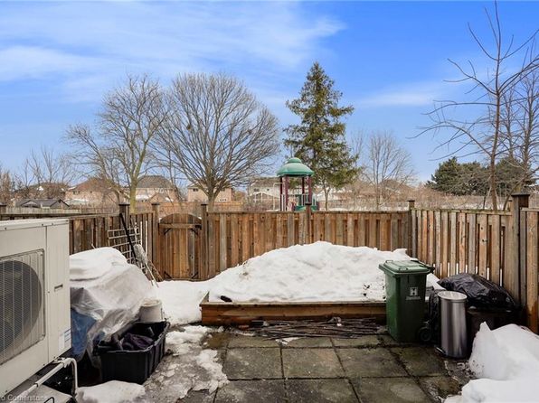 66 Summercrest Dr #3, Hamilton, ON L8K 6M6