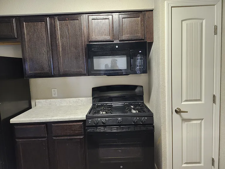 1008 S 8th St — Photo 10