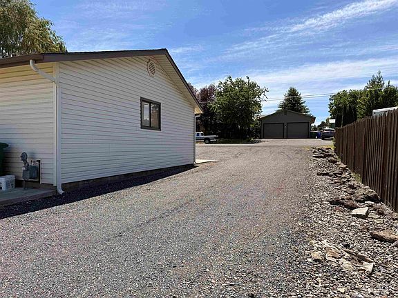 3rd image of 1417 Bryden Ave