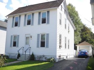 16 E Pennsylvania Ave, Stewartstown, PA 17363