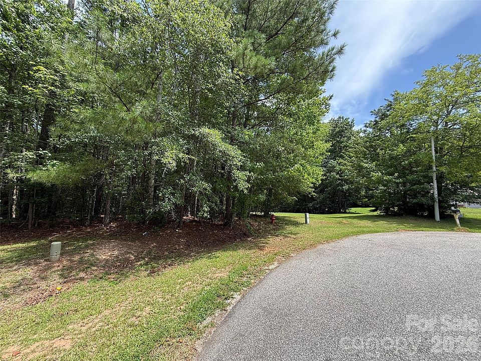 2nd image of Highland Woods Dr