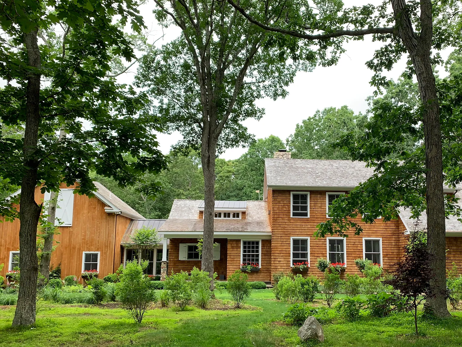 East Hampton Private Oasis — Photo 1