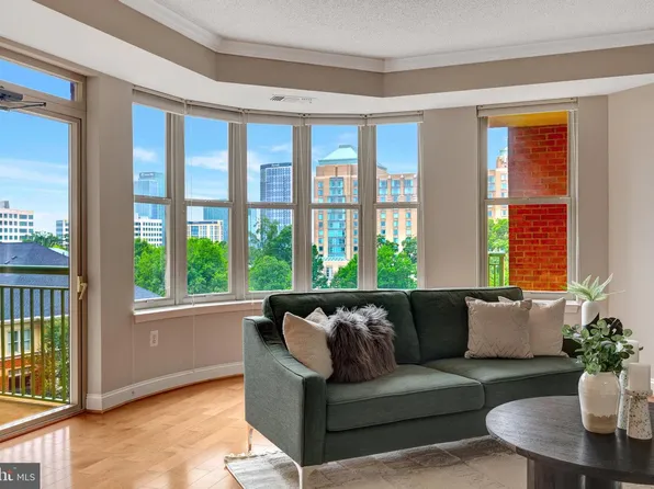 11776 Stratford House Pl APT 601, Reston, VA 20190