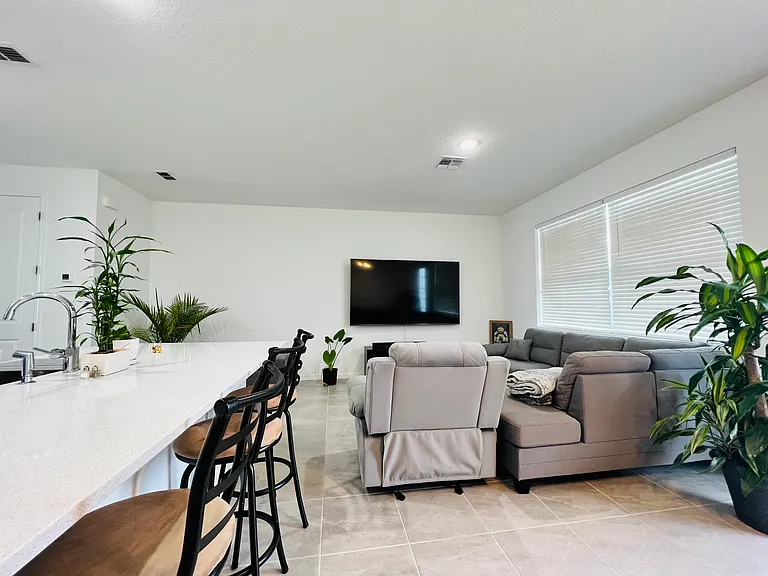 1561 Discovery St — Photo 8