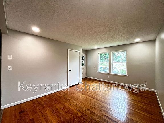 4th image of 904 Tremont St APT A