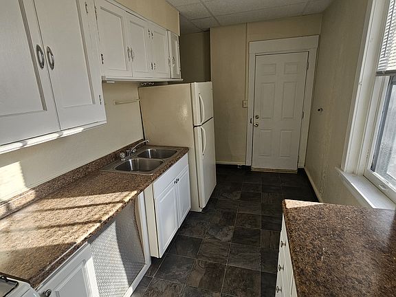 4th image of 115 N 8th Ave E APT 8