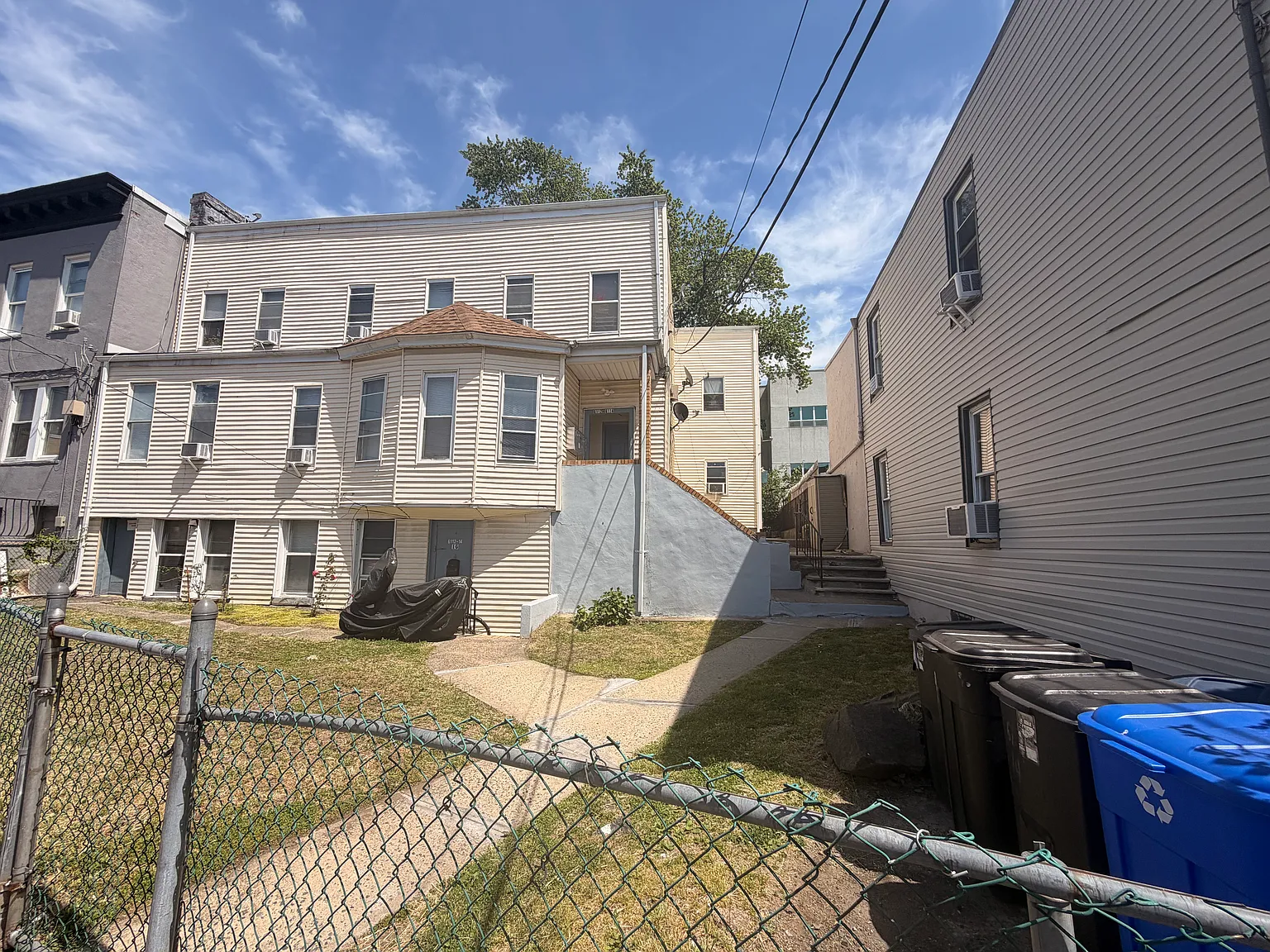 2 bed, 1000 sqft, $1,650 — Photo 1