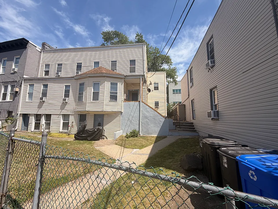6112 Durham Ave #1R