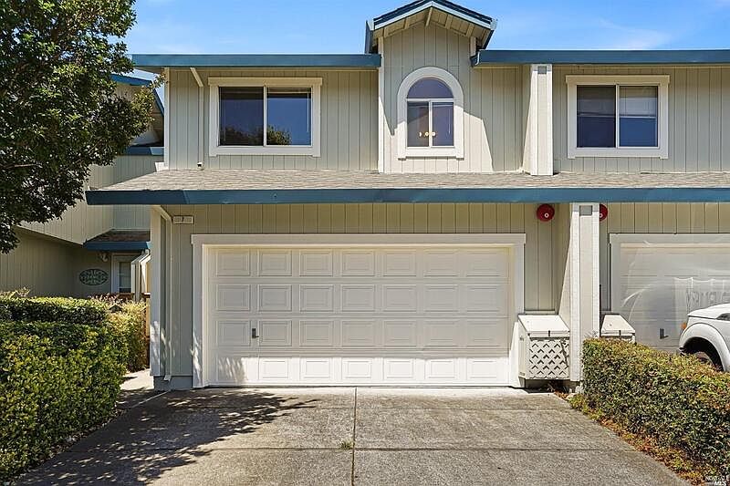 1st image of 7 Meridian Cir