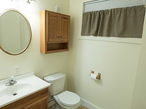 3rd image of 419 Queen Anne Ave N Ste B3