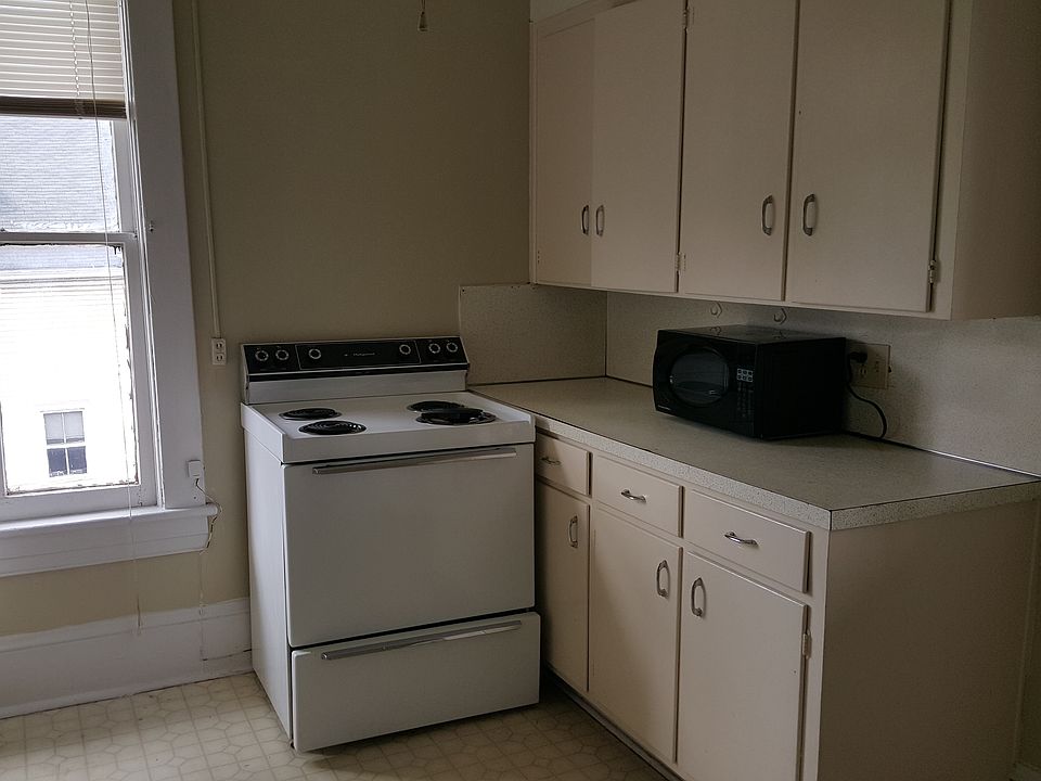 2nd image of 321 Mountain Ave SW #B