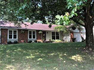1070 Countryside Ln, Columbus, IN 47201