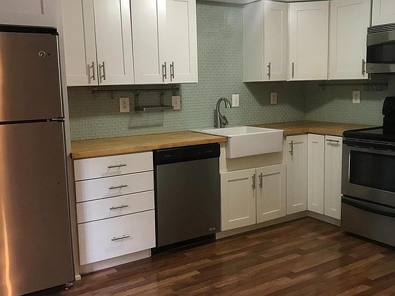 3rd image of 806 Wide Oak Ct