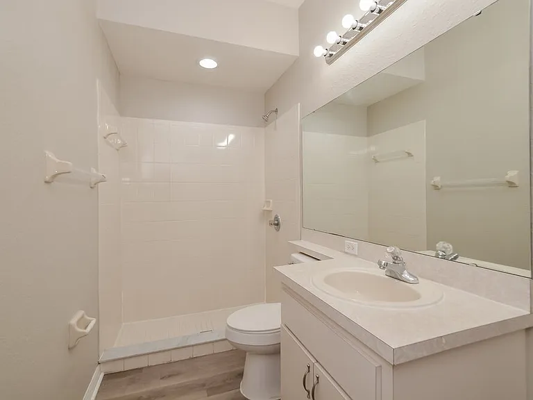 292 Cloverdale Rd — Photo 13