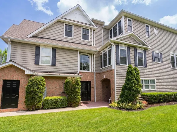 428 Trotting Lane #428, Westbury, NY 11590