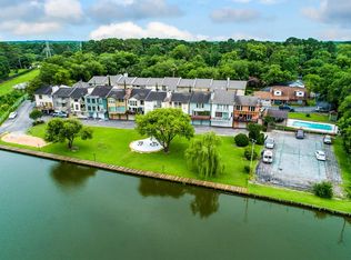 2121 Casa Rio Cir, Dickinson, TX 77539