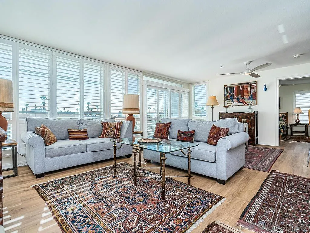 2 bed, 2.0 bath, 1159 sqft, $3,800 — Photo 4