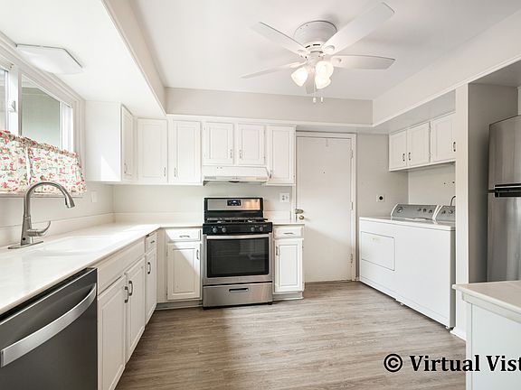 3rd image of 2669 Foxglove St