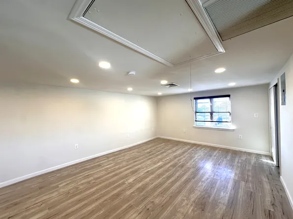 19-15 Clintonville Street image 4 of 17