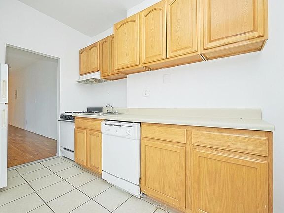 5th image of 358 W 127th St #4R