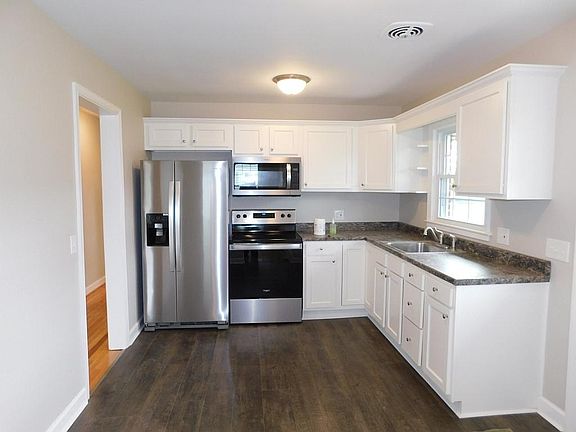 5th image of 710 Palmyra Dr