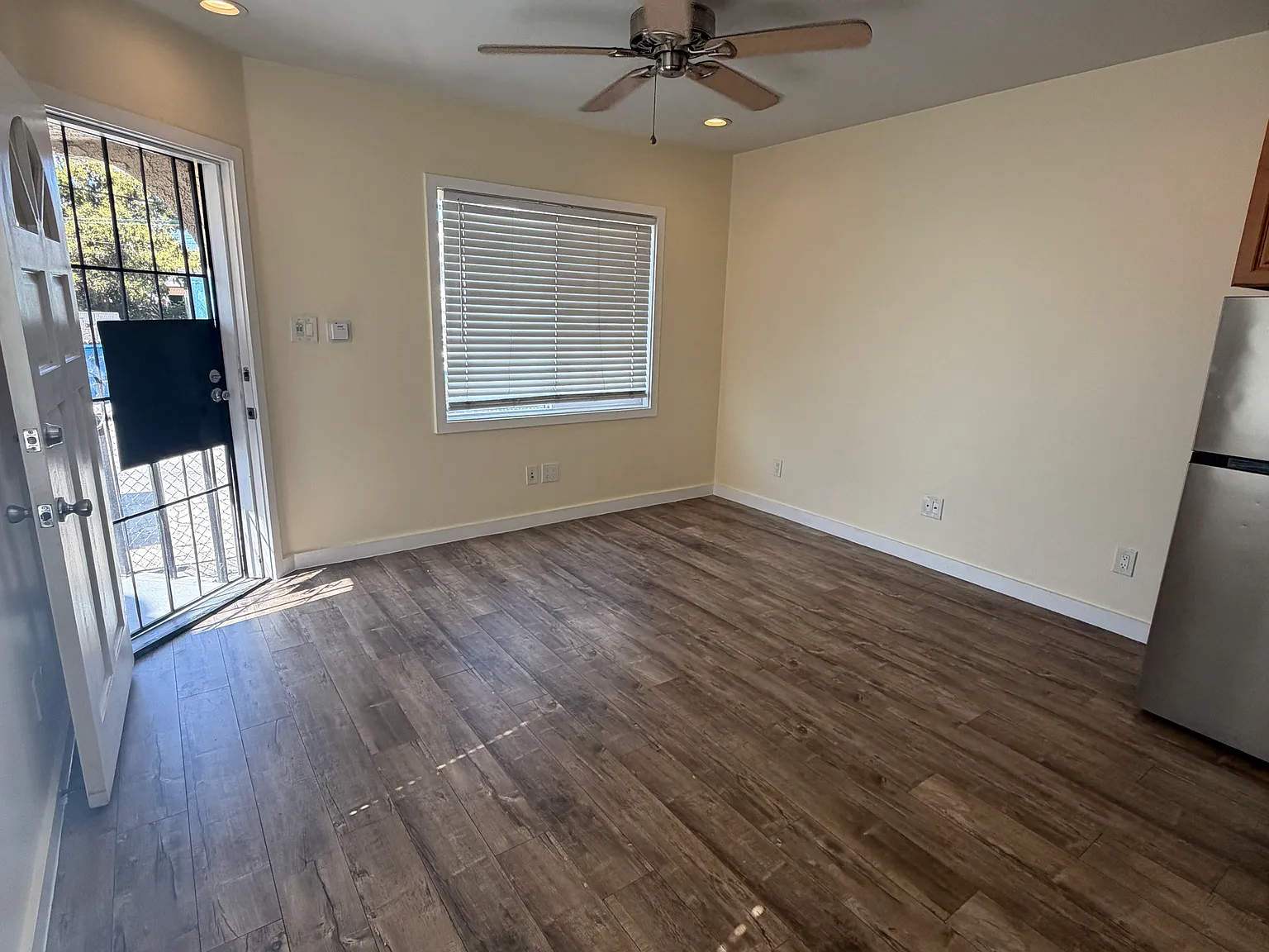 1 bed, 400 sqft, $1,600 — Photo 3