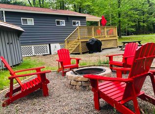 112 N Redwood Dr, Greentown, PA 18426