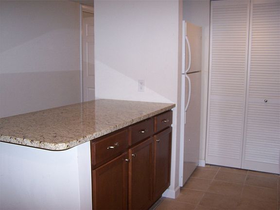 4th image of 7 Fairways Cir APT C