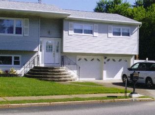 5 Roberta Dr, Neptune, NJ