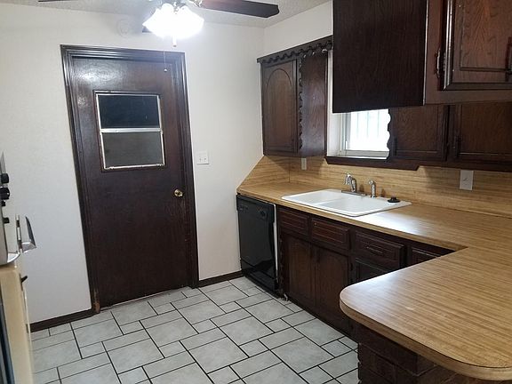 3rd image of 2609 SW 82nd St