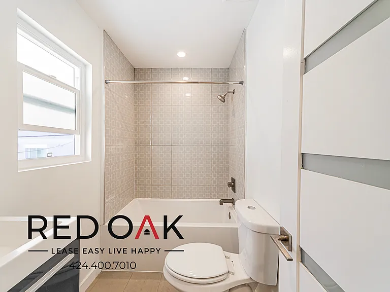 514 S Mariposa Ave #208 — Photo 8
