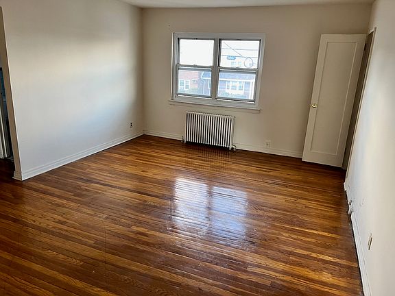 4th image of 46 Elmwood Ter #B