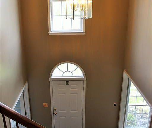 4th image of 384 Stonehenge Dr