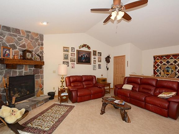 4th image of 328 Lauren Ln