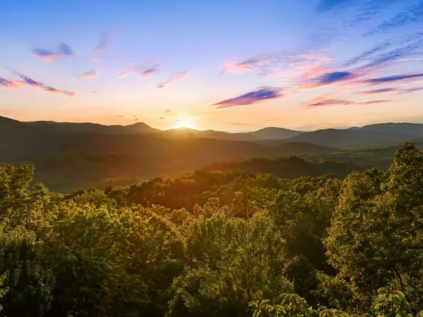 325 Round Top Mountain Road, Sapphire, NC 28774