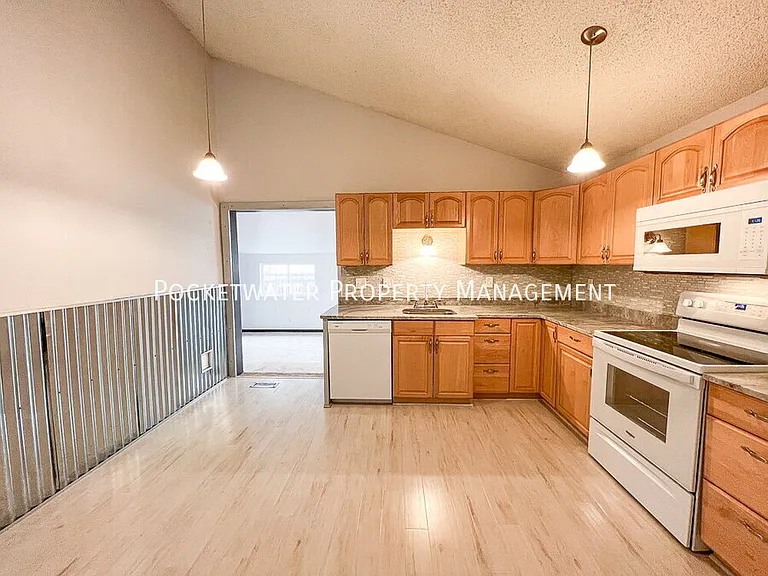 2207 Tulip St — Photo 7