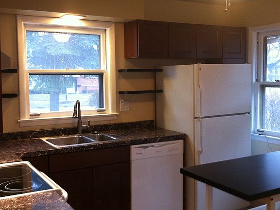 2nd image of 606 Barnsdale Road 604