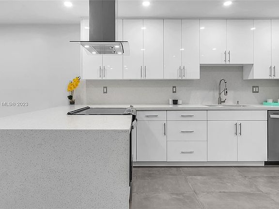 4th image of 1530 SW 22nd St #1
