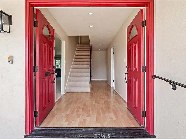 1163 N Lincoln St — Photo 3
