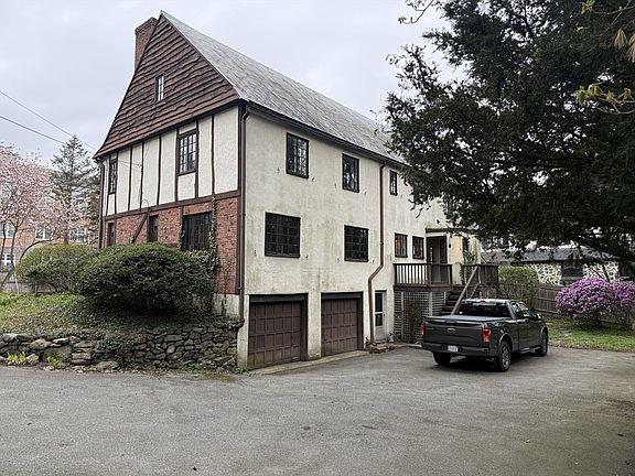2nd image of 764 Hammond St