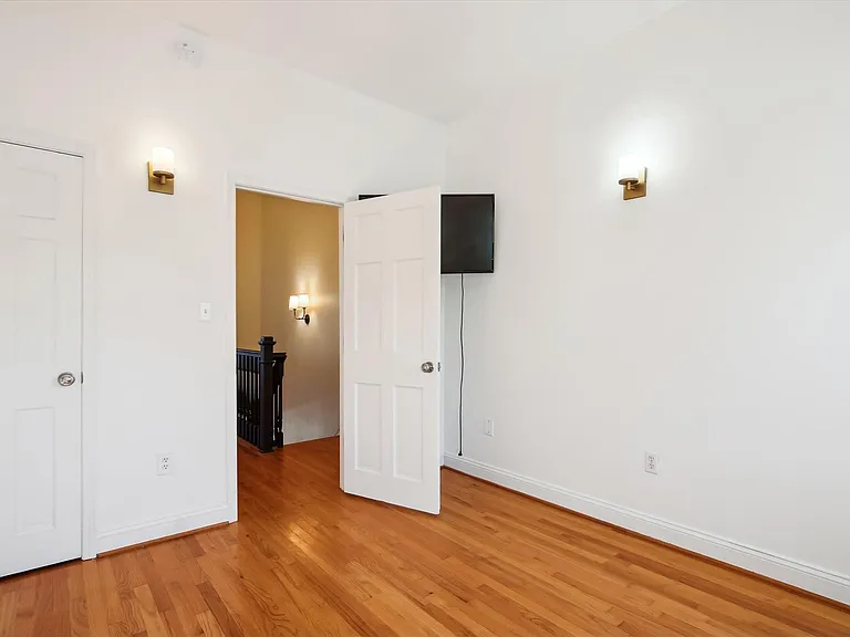 1533 A St NE — Photo 21