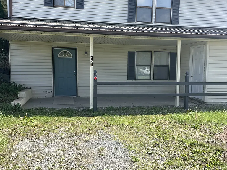 151 Oak Creek Ln — Photo 1